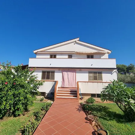 Flora - With Sea View, 2 Minutes Walk To Beach Trappeto (Sicily)